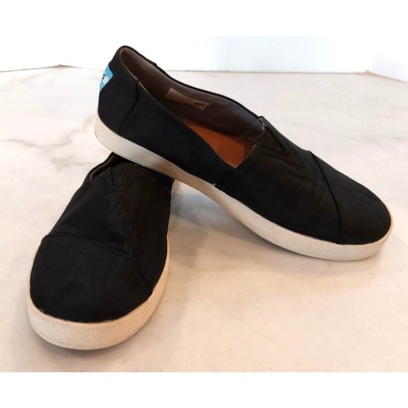 Toms Black Woman’s Slip‎ On Sneakers Size 7 - Picture 1 of 7
